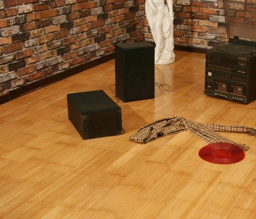 木地板清洁和保养的妙招几个，让你家地板光洁如新！